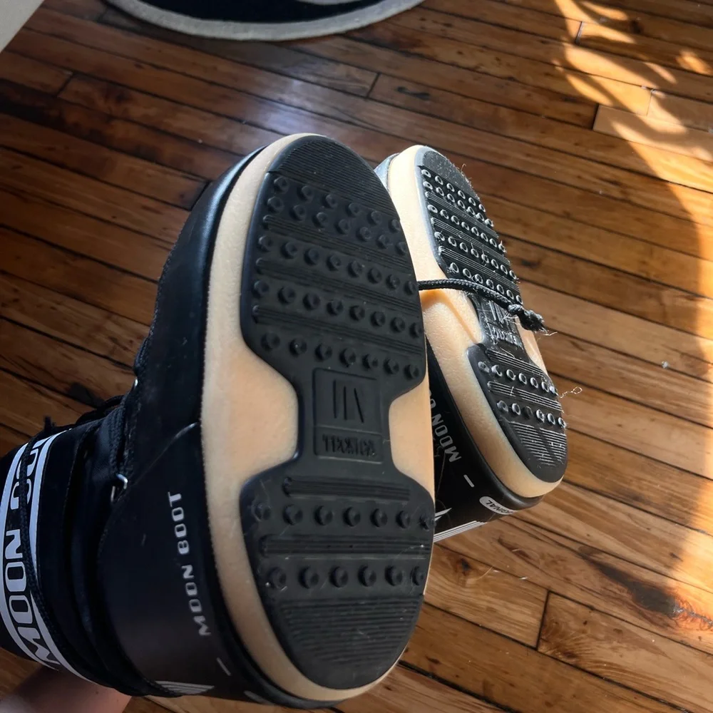 BLACK MOON BOOT - Picture 2 of 5